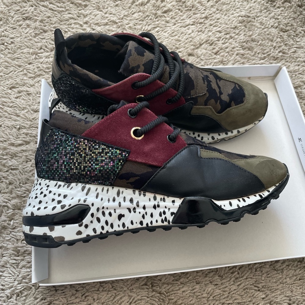 Steve Madden Cliff Sneaker. Olive Multi Colored. Size 8.5